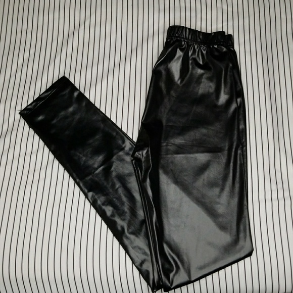 Black Vegan Leather Leggings by WILA - Picture 3 of 3